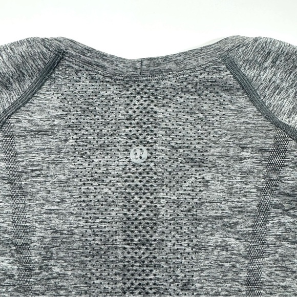 Lululemon Swiftly Tech Long Sleeve Shirt Grey Black Hawks Logo NHL - Picture 4 of 8